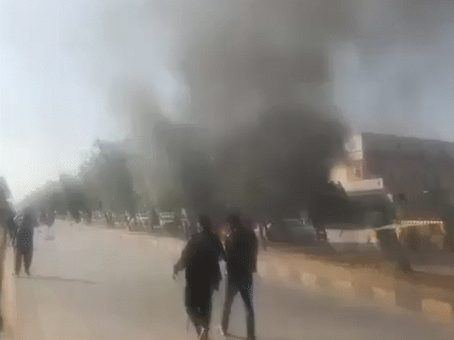 धमाके से चारों ओर धुंए का गुबार फैल गया।