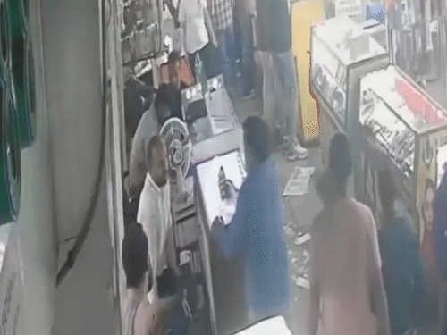 Delhi Red Fort Blast LIVE Video Update; Metro Station Car Explosion| IED  Blast PM Modi Shah | दिल्ली कार ब्लास्ट के बाद का नया CCTV फुटेज: गलियों  में भगदड़, दुकानें छोड़कर भागे