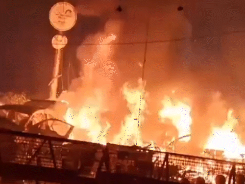 दिल्ली में लाल किले के पास सोमवार की शाम कार में ब्लास्ट हुआ था।