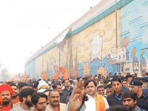 सुबह यात्रा शुरू होने के साथ मंत्री गौरव गौतम भी धीरेंद्र शास्त्री के साथ मौजूद रहे।