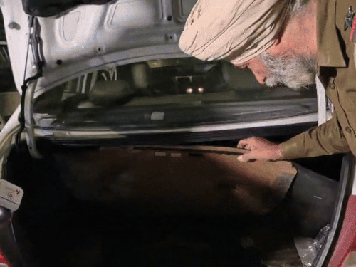 अमृतसर में पुलिस नाकाबंदी कर गाड़ियों की चेकिंग की। - Dainik Bhaskar