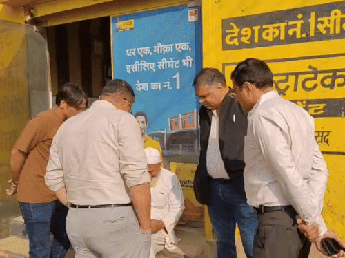 11 नवंबर को पुलिस की टीमें डॉ. मुजम्मिल के धौज स्थित घर के मकान मालिक के पास पहुंची थी। यहां पता चला कि उसने 13 सितंबर को किराए पर कमरा लिया था।