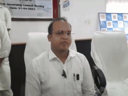 आशीष मोदी राजस्थान के कई बड़े विभागों में पोस्टेड रहे हैं। उनकी गिनती राजस्थान के टॉप आईएएस में होती है।