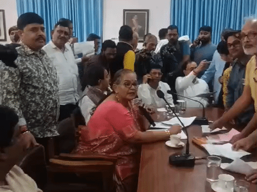 मेयर अधिकारियों के खिलाफ एक्शन में रहती हैं। पिछले दिनों नगर निगम के अधिकारियों को फटकार लगाई थी। (फाइल)