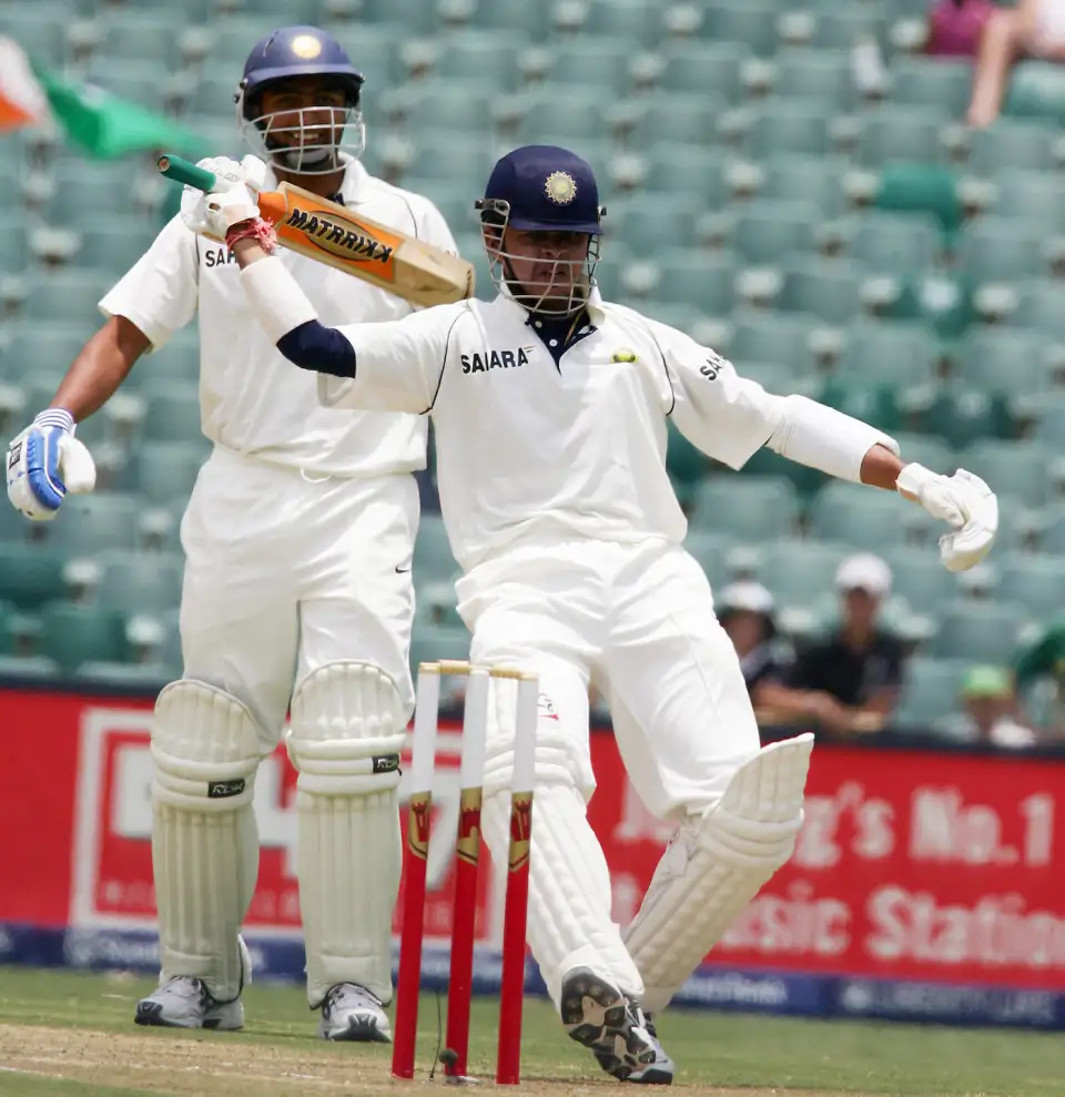 नेल की बॉल पर छक्का लगाने के बाद श्रीसंथ का सेलिब्रेशन।