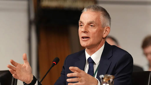 BBC के महानिदेशक टिम डेवी ने रविवार को अपने इस्तीफे की घोषणा की थी।