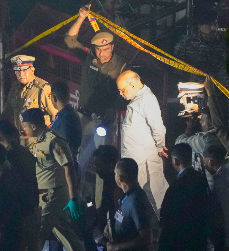 After the blast, Home Minister Amit Shah reached the incident site late at night. From there, he also went to LNJP Hospital and met the injured.