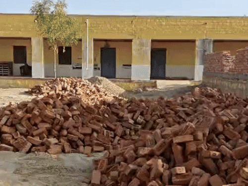 मोहनगढ़ में मेडिकल लैब का घटिया निर्माण कार्य रुकवाया:  76 लाख से होना है काम, CHC प्रभारी बोले – ‘बार बार रुकवाने क बाद भी हो रहा घटिया निर्माण’ – Jaisalmer News