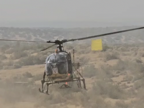 हेलिबोर्न ऑपरेशन के दौरान जवान रस्सियों से कूदे, फिर दुश्मन पर लगातार अटैक किए।