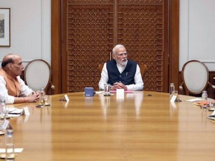 मोदी ने पहलगाम में 22 अप्रैल को हुए आतंकी हमले के बाद भी सुरक्षा मामलों की कैबिनेट समिति (CCS) की बैठक की थी। (फाइल फोटो ) - Dainik Bhaskar