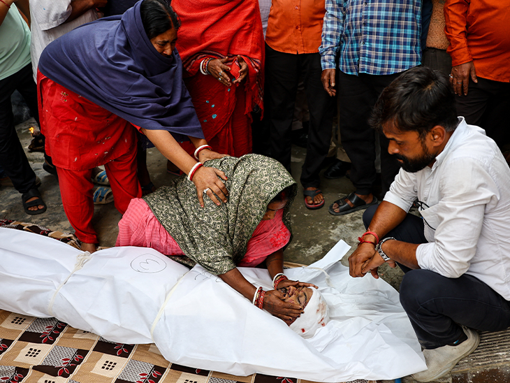 लाल किले के पास धमाके में मारे गए पंकज सहनी का मंगलवार को अंतिम संस्कार हुआ।