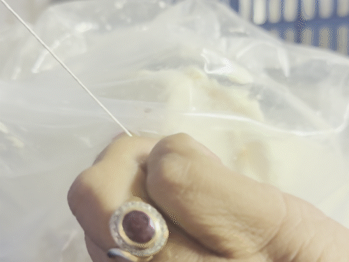 छापे के दौरान 7 लीटर ग्लेशियल एसिटिक एसिड भी जब्त किया गया है।