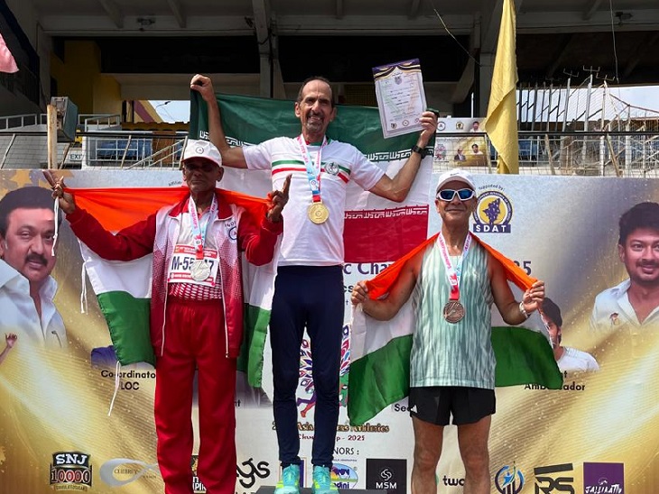 भारत के लिए मेडल जीतने वाले शिमला के बलवीर सिंह। (दांये साइड)