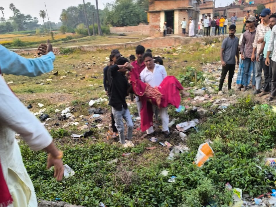 नवादा में दबंगों ने एक परिवार को पीटा:  मनमाफिक वोट नहीं देने पर हमला, महिलाओं से छेड़ाछाड़ की, गहने भी लूटे – Nawada News