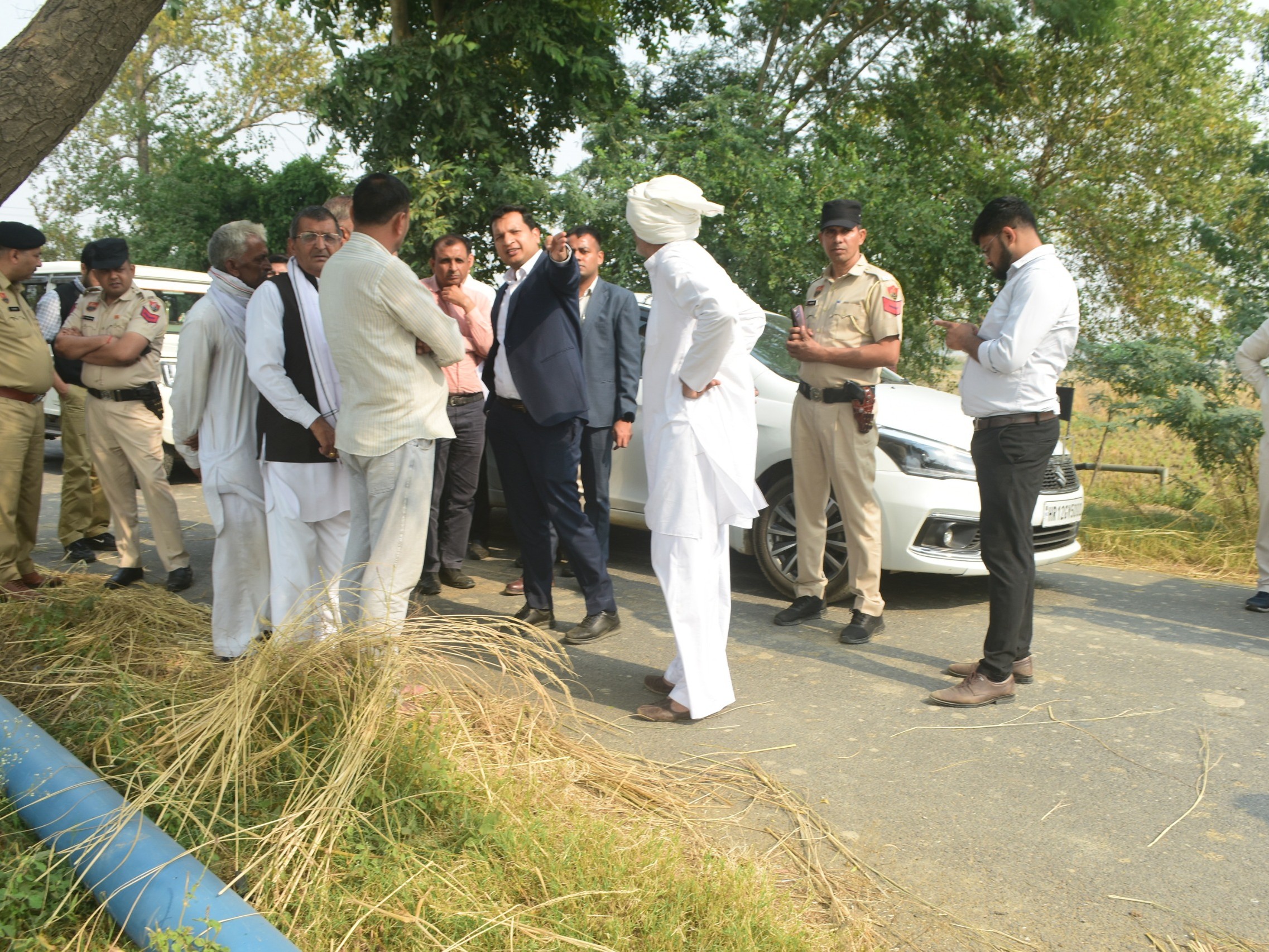 रोहतक में जल निकासी में लापरवाही, SDO को किया चार्जशीट:  डीसी ने जलभराव वाले गांवों में ओपन ड्रेन प्रोजेक्ट मांगे, किया जाएगा स्थायी समाधान – meham News