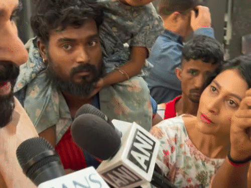 डायरेक्टर गुड्डू धनोआ धर्मेंद्र के घर पहुंचे थे। मुलाकात के बाद उन्होंने बताया धर्मेंद्र अब ठीक हैं।