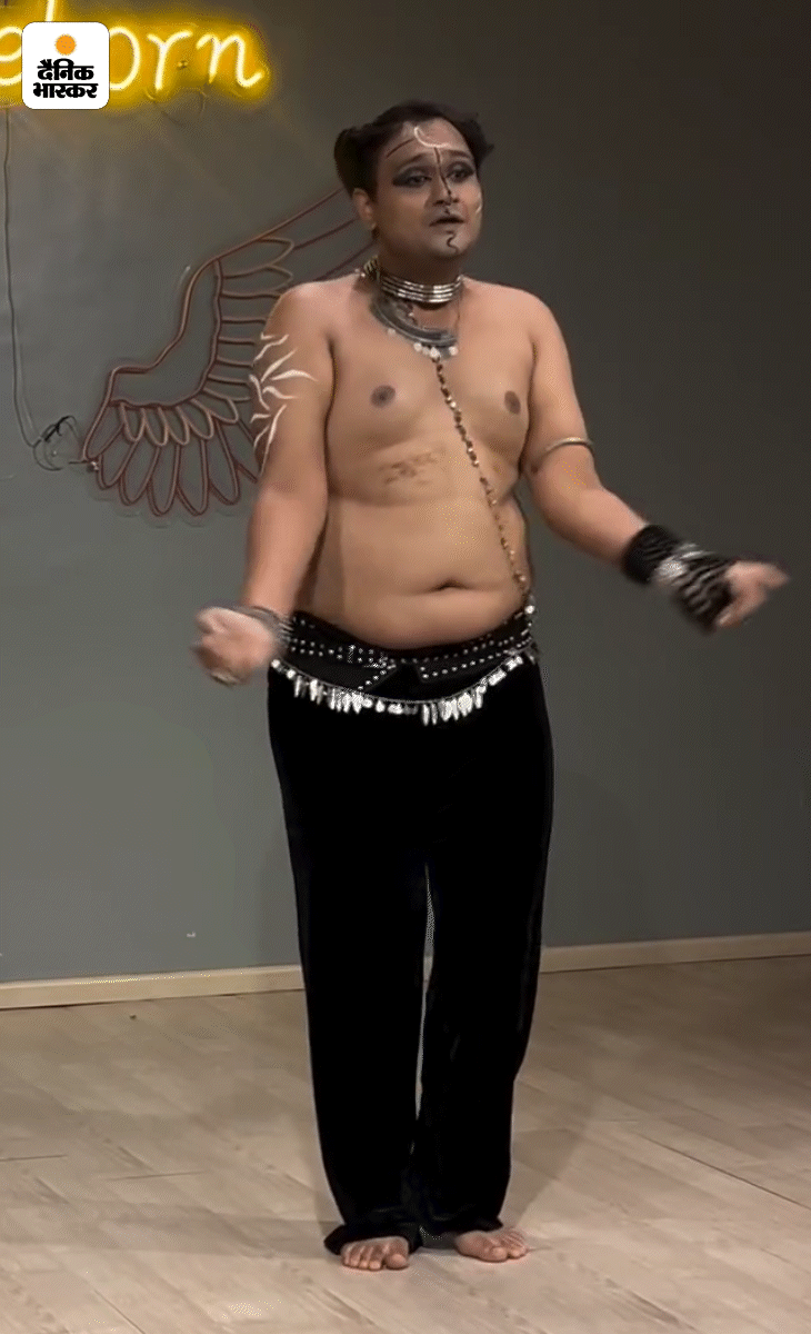 पुणे के अभिषेक, जिन्होंने बेली डांस को अपना पैशन बनाया। एक बार गुरुग्राम में रात को 8 लड़कों ने इन्हें घेरकर पीटा और कपड़े फाड़ दिए। उन्होंने इनके साथ सेक्सुअल हैरेसमेंट किया। देश के चर्चित बेली डांसर अभिषेक ने साथ-साथ एमबीए की पढ़ाई भी की। वह डांसर होने के साथ-साथ इस समय इंफोसिस कंपनी में फाइनेंशियल एडवाइजर भी हैं।