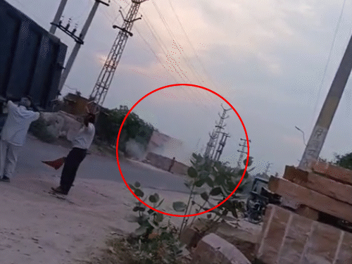 भास्कर टीम मौजूद थी, उसी दौरान वहां इलेक्ट्रिक डेटोनेटर से धमाका किया गया।