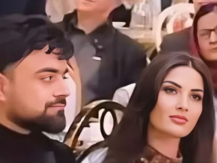 नीदरलैंड में एक चैरिटी प्रोग्राम में अपनी पत्नी के साथ पहुंचे।