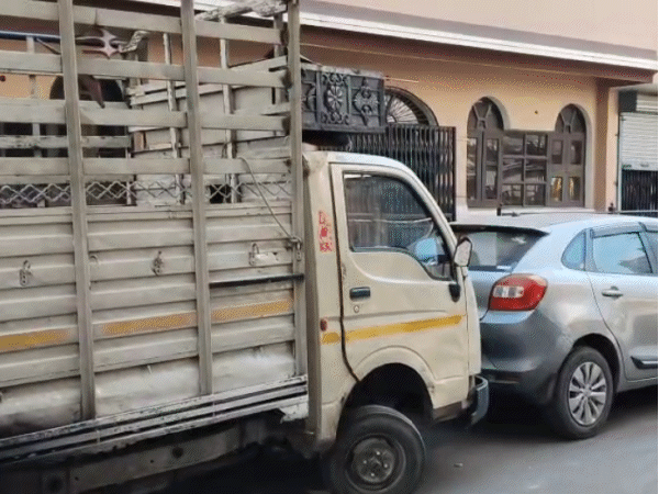 महू में जवाद के परिवार का मकान कायस्थ मोहल्ले में बना है।