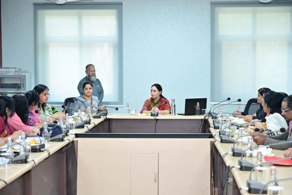 इसमें घूमर महोत्सव को लेकर को लेकर भी चर्चा हुई।