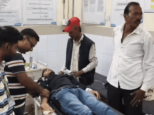 बदमाशों ने चाकुओं से जानलेवा हमला भी किया था।