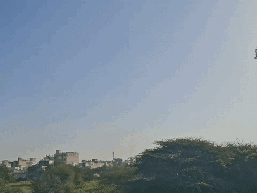 সিকারে সকাল এবং সন্ধ্যায় ঠান্ডা থাকা সত্ত্বেও, দিনের বেলায় প্রখর সূর্যালোক থেকে মানুষ স্বস্তি পায়।