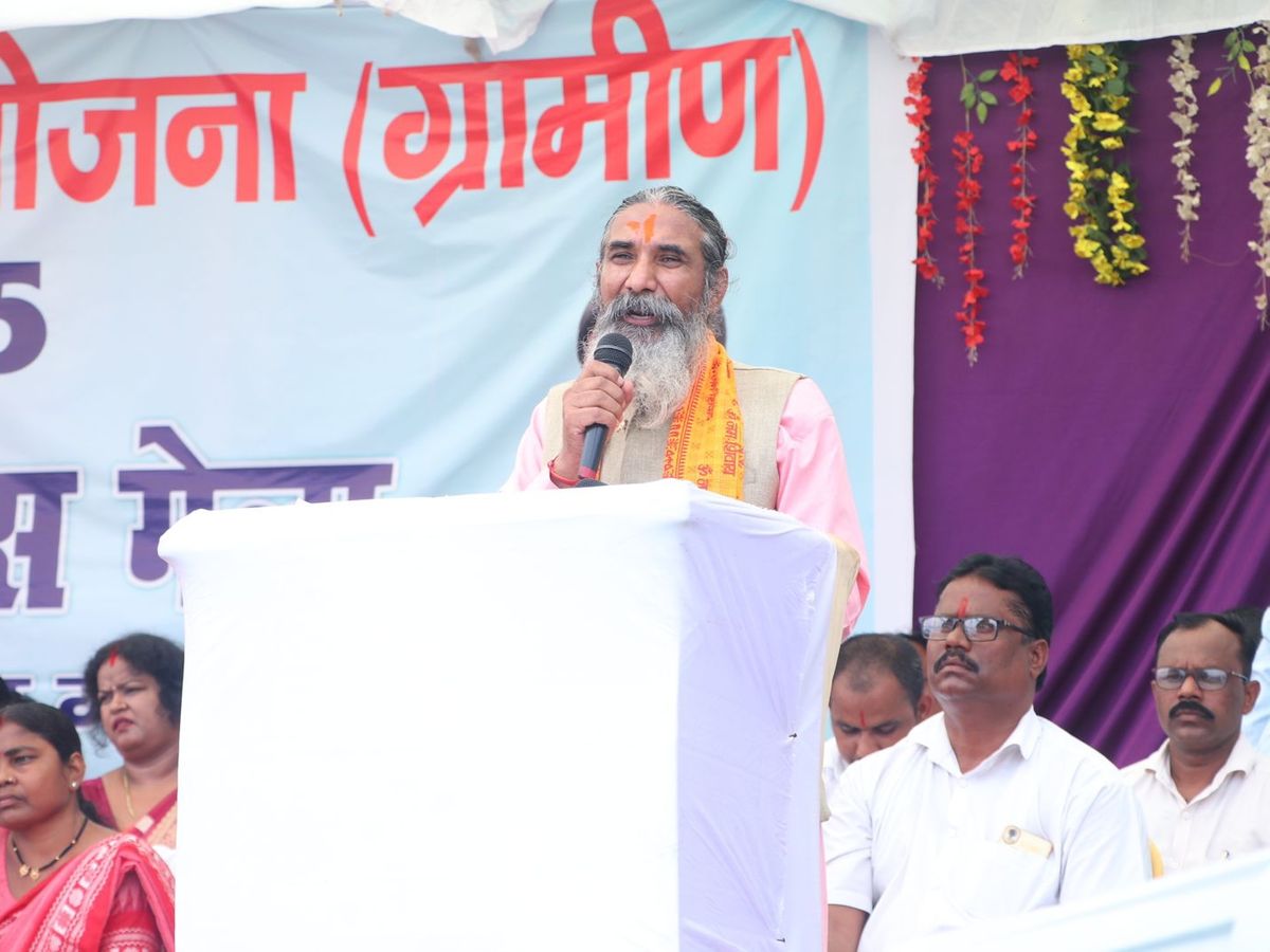 कांकेर लोकसभा सीट से बीजेपी सांसद भोजराज नाग ने अधिकारियों को चेतावनी दी है।