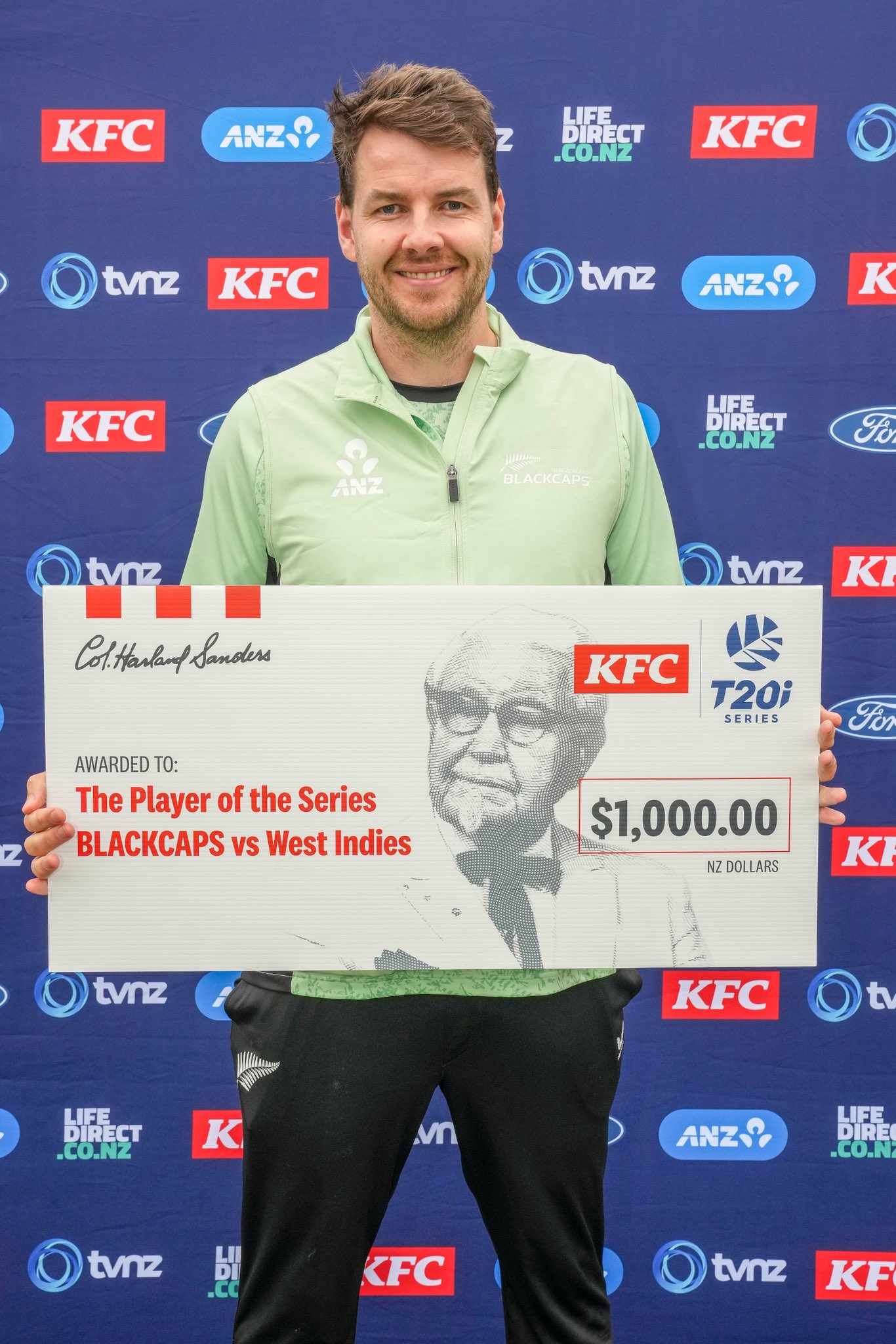 जैकब डफी ने 35 रन देकर चार विकेट लिए।