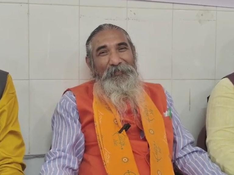 सांसद भोजराज नाग ने कहा कि अधिकारी फोन नहीं उठाएंगे तो हम नींबू काटेंगे।