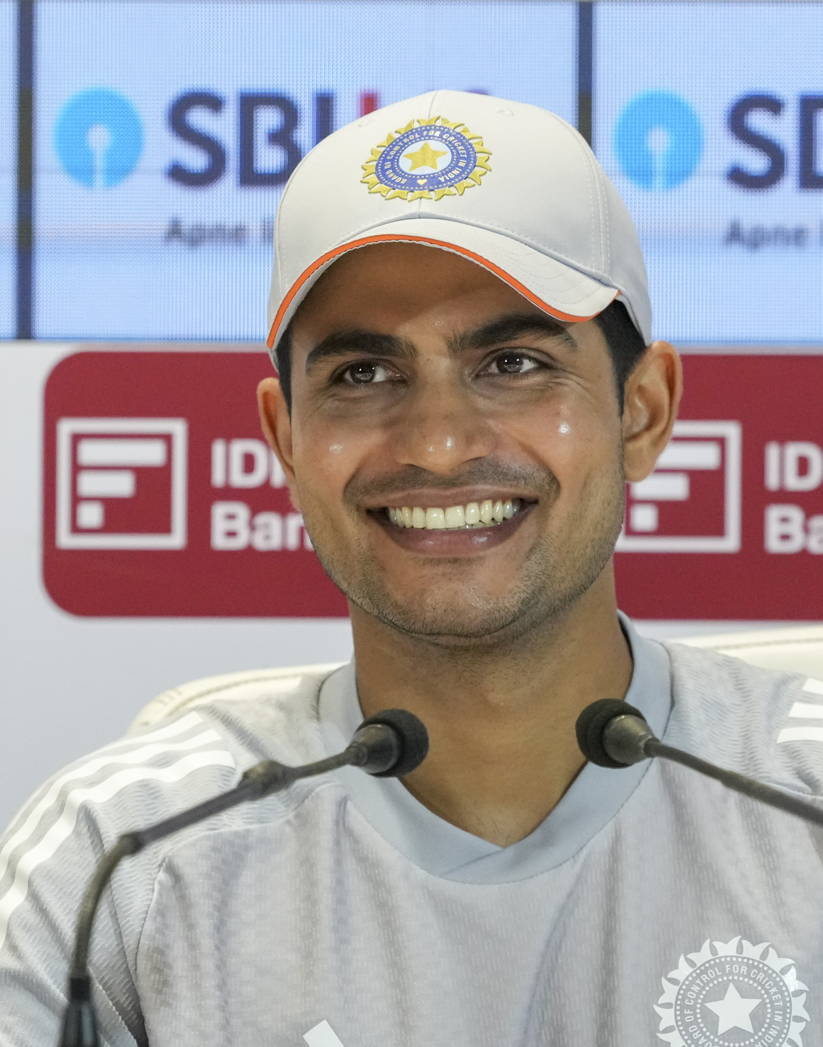 भारतीय कप्तान शुभमन गिल ने कोलकाता टेस्ट से पहले मीडिया के सवालों के जवाब दिए।