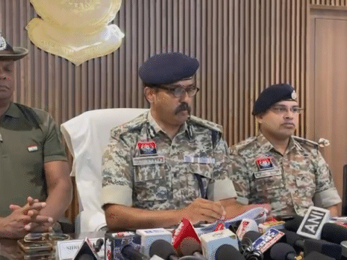 बस्तर आईजी सुंदरराज पी ने बताया कि एनकाउंटर में 6 नक्सली मारे गए हैं।