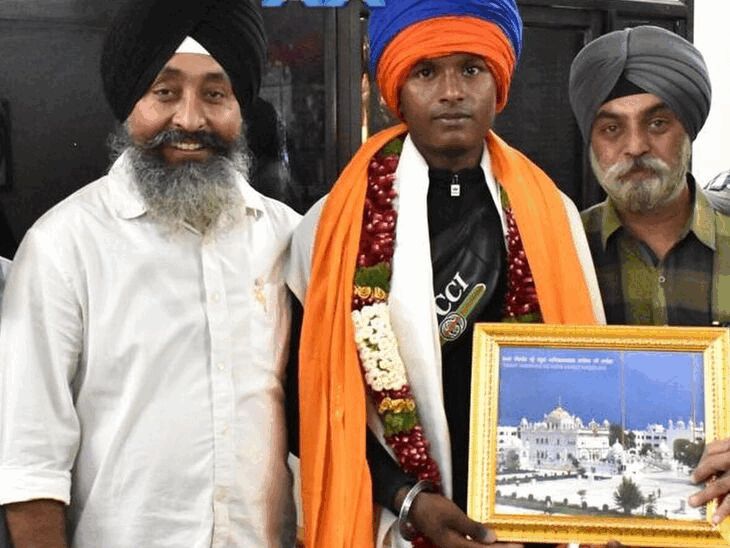 विभिन्न संस्थाओं की ओर से पुनीत को सम्मानित किया गया।