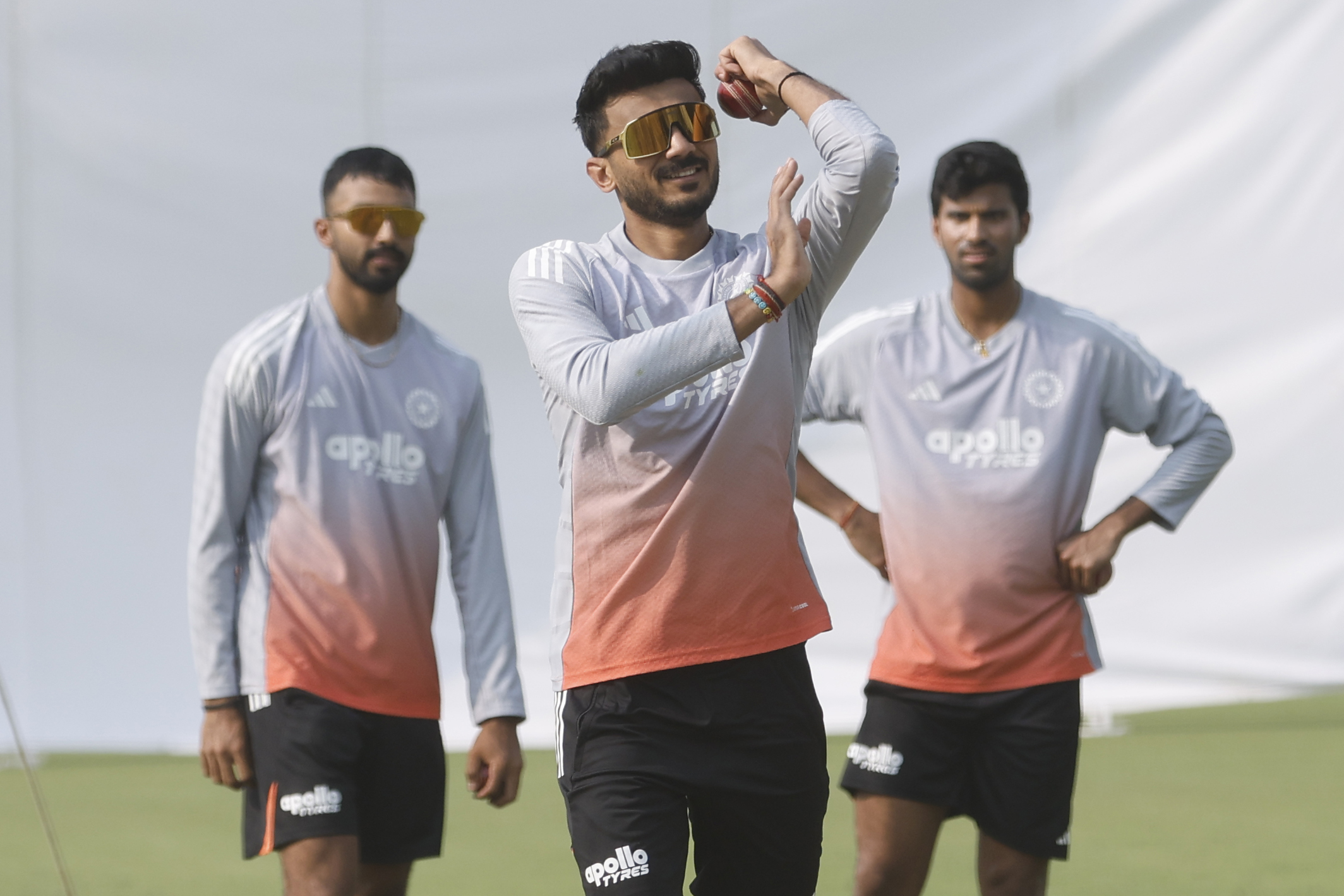 प्रैक्टिस सेशन के दौरान भारतीय ऑलराउंडर अक्षर पटेल।