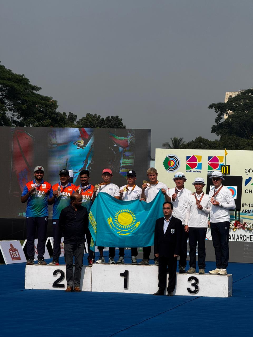 पुरुष कंपाउंड टीम को सिल्वर मेडल मिला। (फोटो- AAI)