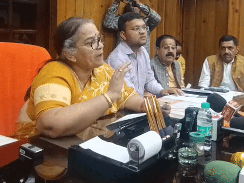 लखनऊ नगर निगम मुख्यालय में कार्यकारिणी की बैठक चल रही है।