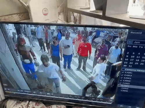 CCTV में कैद हुई गुंडागर्दी। - Dainik Bhaskar