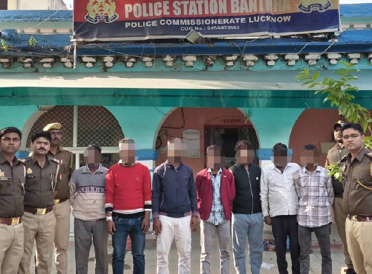 पुलिस ने क्रॉस केस दर्ज कर सात आरोपियों को गिरफ्तार किया है।