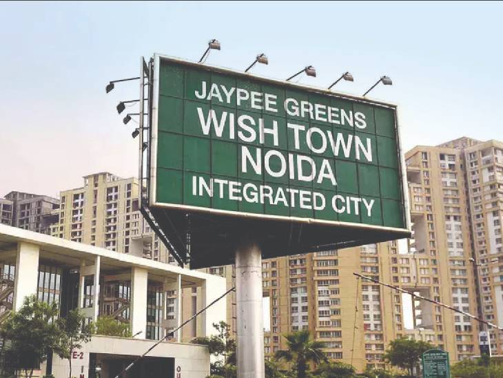 बायर्स ने नोएडा के विश टाउन जैसे प्रोजेक्ट्स में फ्लैट बुक किए थे लेकिन जब उन्हें फ्लैट्स नहीं मिले।