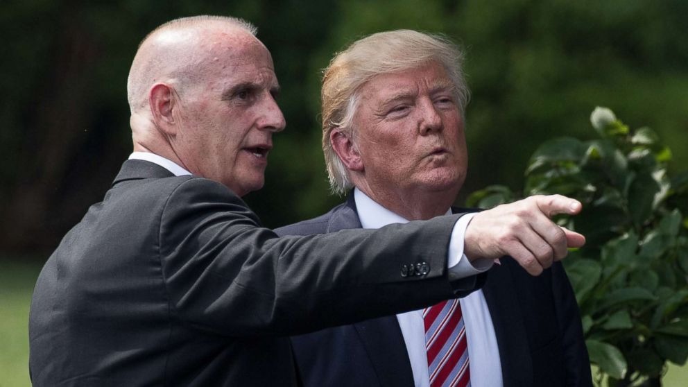 कीथ शिलर लंबे वक्त तक डोनाल्ड ट्रम्प के बॉडीगार्ड और करीबी सहयोगी रहे हैं। वे अपनी वफादारी और चुप्पी के लिए मशहूर हैं।