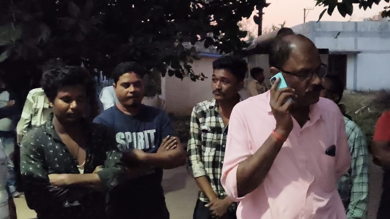 कंपनी प्रबंधन ने तत्काल 5 लाख रुपए मुआवजे की घोषणा की।