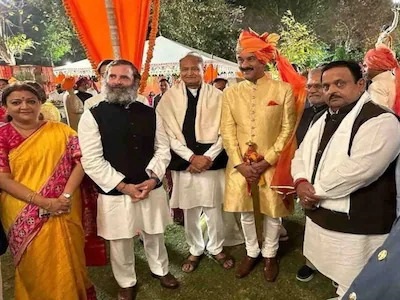 करीब तीन साल पहले अलवर में हुई जितेंद्र सिंह की बेटी की शादी में कांग्रेस के सभी दिग्गज नेता पहुंचे थे।