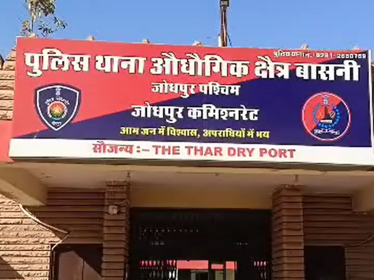 ट्रांसपोर्टर द्वारा DGGI टीम के साथ की गई धक्का मुक्की की सूचना पर बासनी थाना पुलिस ने मौके पर पहुंचकर जांच शुरू की।