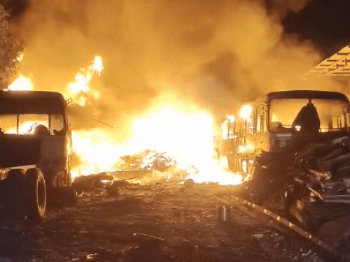 आग की रुक-रुक कर लपटें उठने के कारण फायर टीम गुरुवार तड़के तक आग बुझाने में जुटी रही।