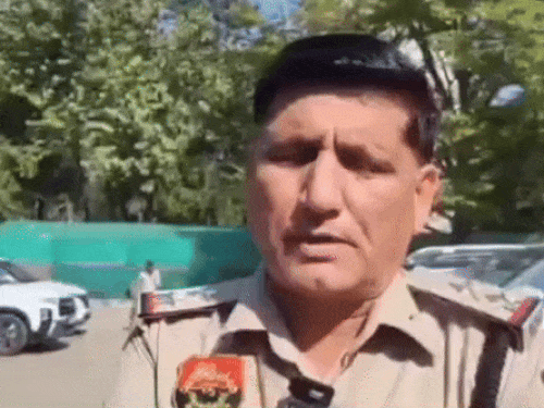 जानकारी देते मुलाना थाने के प्रभारी।