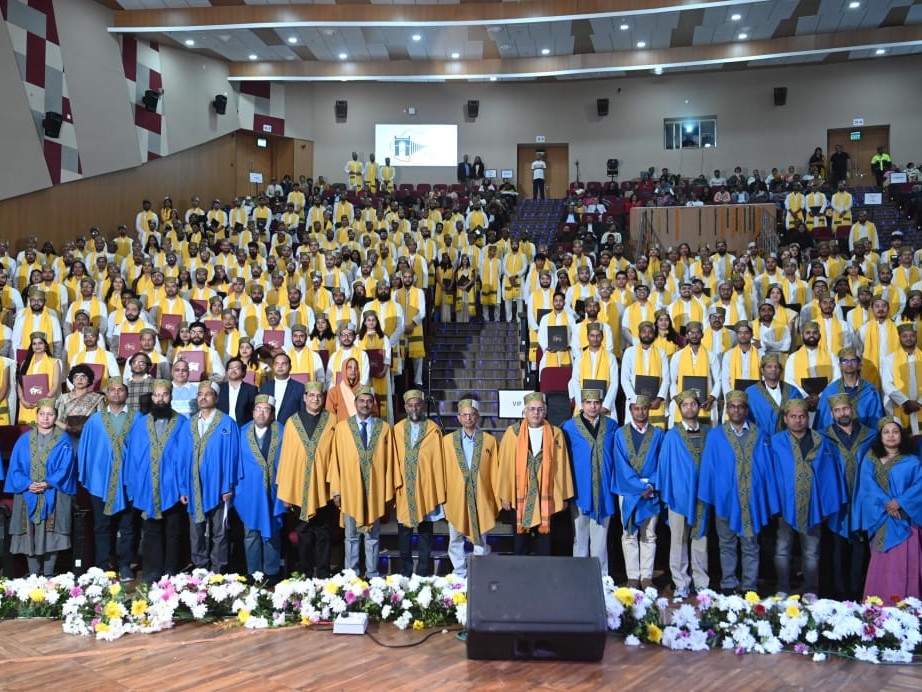 IIT मंडी के 13वें दीक्षांत समारोह में शामिल शोधार्थी।