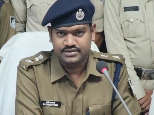 एसपी ने बताया, मामले में रीवा से कनेक्शन मिला है। दो संदिग्ध लोगों को हिरासत में लेकर पूछताछ की जा रही है, कुछ अन्य फरार हैं।