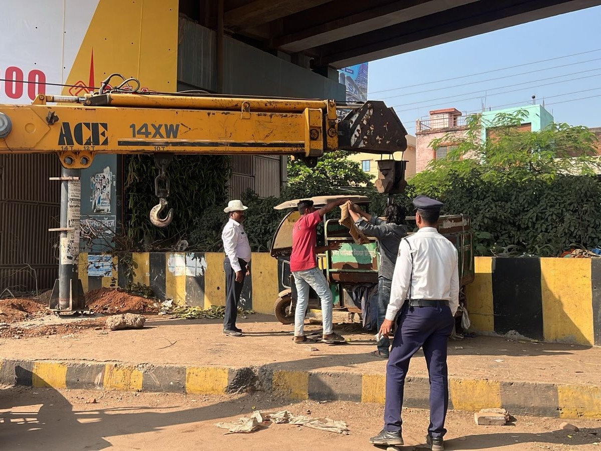 राष्ट्रीय सुरक्षा अलर्ट, दुर्ग में सख्ती:  नेहरू नगर से कुम्हारी तक चलाया गया वाहन जांच अभियान, 65 लावारिस वाहन हटाए गए; टीमें सक्रिय – durg-bhilai News