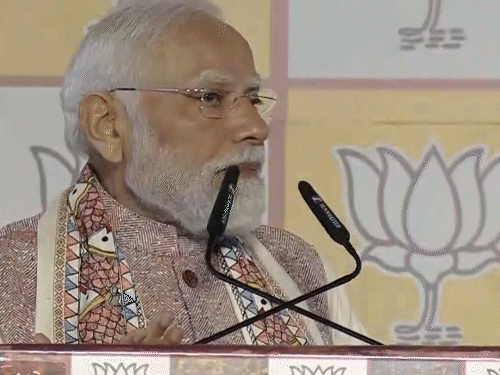 मोदी मफलर हलवत भाजप मुख्यालयात पोहोचले: मखान्याचा हार घातला, म्हणाले- बिहारच्या लोकांनी धमाल केली; टॉप मोमेंट्स पंतप्रधान मोदी म्हणाले की, गंगा बिहारमधून पश्चिम बंगालमध्ये वाहते. आता, बिहारनंतर, आम्ही पश्चिम बंगालमधील जंगलराज संपवू.