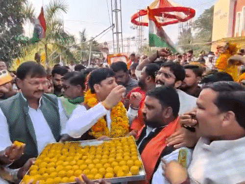 Bihar BJP Alliance Election Result; Brijesh Pathak | PM Modi Schemes |  बिहार चुनाव पर अखिलेश बोले- भाजपा दल नहीं, छल है: काशी में भाजपाई थिरके,  केशव ने कहा- बिहार जैसी पिक्चर